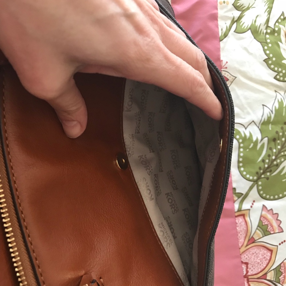 Authentic Michael Kors Handbag - image 4